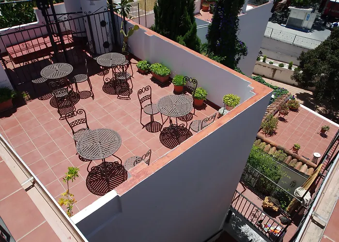 阿杜阿尔旅馆 *