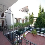 Aduar Πανδοχείο *